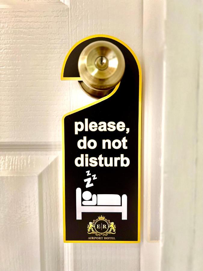 E&r Airport Bed & Breakfast *