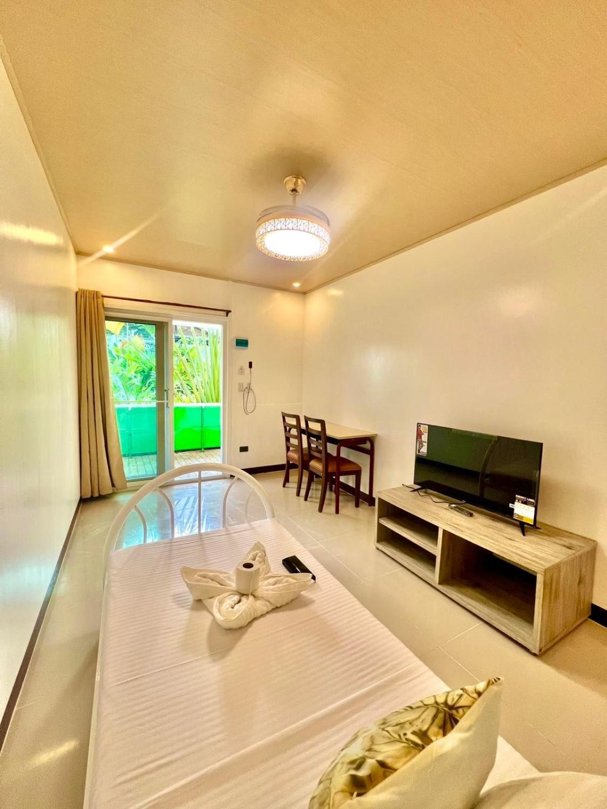 E&r Airport Bed & Breakfast *